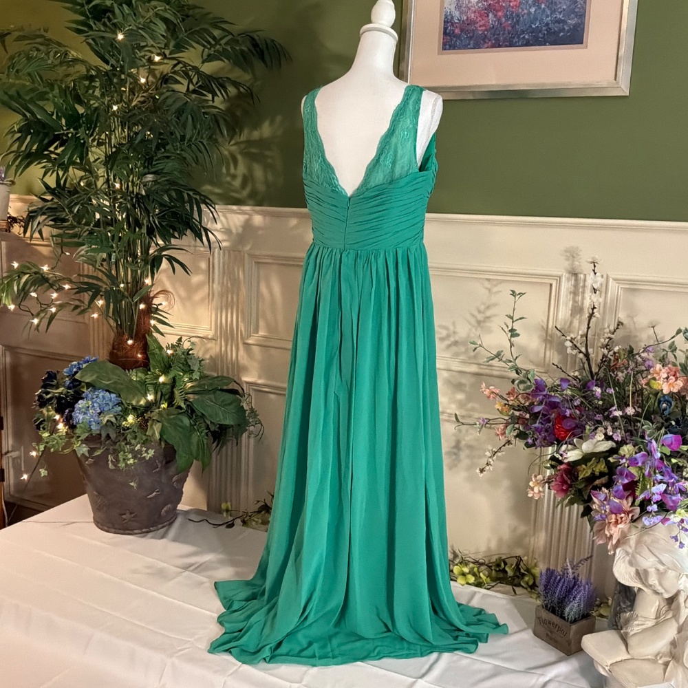 Long green chiffon with lace shoulder straps - Picture 4 of 8